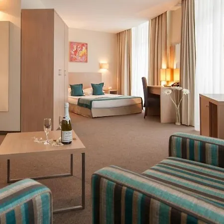 Hotell Azalia Balneo & Saints Constantine and Helena