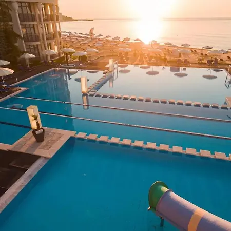 Azalia Balneo & セインツ・コンスタンティン＆ヘレナ