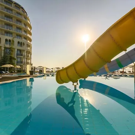 ホテル Azalia Balneo & 4*