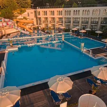 Azalia Balneo & ホテル 4*