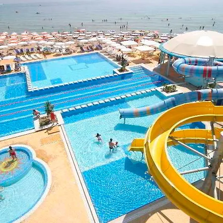 Azalia Balneo & ホテル