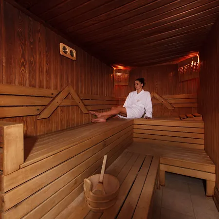 מלון Azalia Balneo & 4*