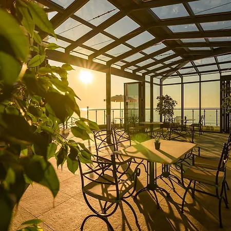 Azalia Balneo & מלון