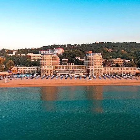 Azalia Balneo & Hotell