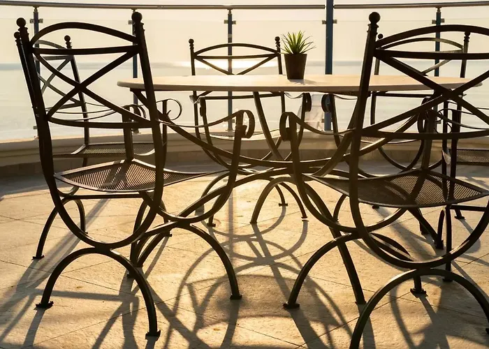 Azalia Balneo & Saints Constantine and Helena